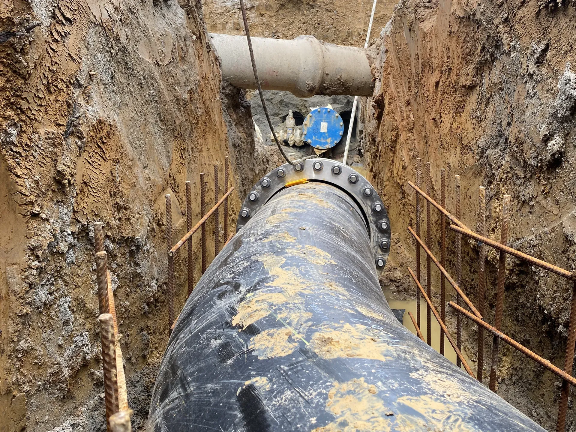 Large-diameter pipeline installation in a Currey Group civil project